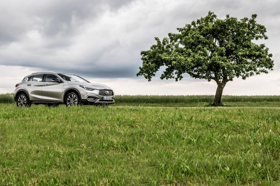  Infiniti QX30 2.2d AWD 2016 года  (WW) (фото 10 из 38)